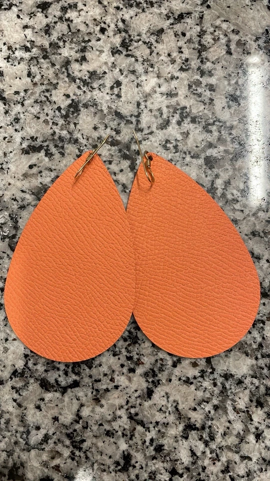 Никелевые и замшевые серьги - Изображение 1 из 1