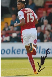 FLEETWOOD TOWN HAND SIGNED VICTOR NIRENNOLD 6X4 PHOTO 2. - Picture 1 of 1