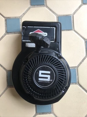 Retroceso y cubierta - Briggs & Stratton 5 HP - Modelo 135232. (115/H1) Foto 1 de 4