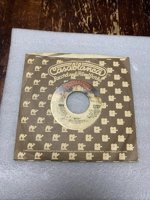 Kiss – Beth / Detroit Rock City 45s Record (1976) Foto 1 de 4