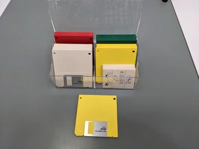 (19) Disquetes IBM Formateado DSHD 1.44MB 3.5" Con Estuche, Amarillo Verde Rojo Nuevo de Lote Antiguo Foto 1 de 4