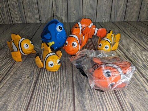 Disney Pixar Finding Nemo Dory Lot Of 7 Figures Toys Cover