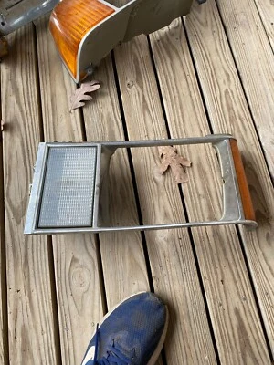 1983 1984 Dodge Aries 1981 82 Reliant Headlight bezel trim LH left driver's side Foto 1 de 4