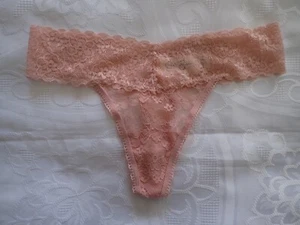 JESSICA SIMPSON, Thong  in Size S, Colour in Peach - Picture 1 of 2