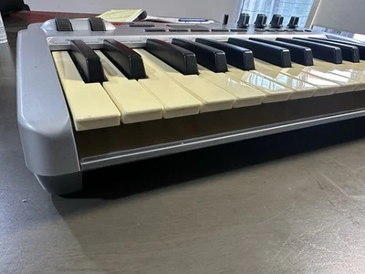 Teclado Controlador Midi USB M-Audio Oxygen 8 V2 con Cable de Alimentación Foto 1 de 4