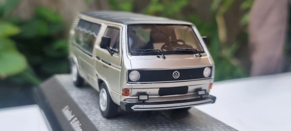 Coche fúnebre Premium Classix Volkswagen T3a Schalkmuhle plateado 1:43 Foto 1 de 4