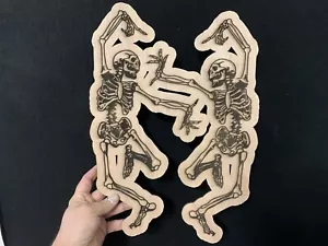 Gravur Laser Über Holz Skelette Tanzen Merkwürdigkeiten Schreibtisch Von - Bild 1 von 1