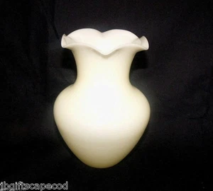 VINTAGE VASELINE RUFFLE VASE - 6" - BEAUTIFUL!! - Picture 1 of 12