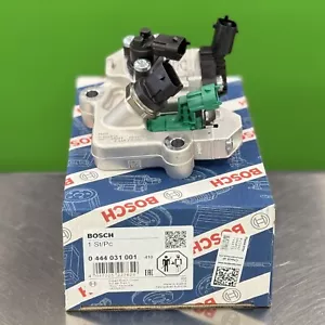def doser injector bosch new for john deere 13.5L 6135h 6135r re541438 re542992 - Picture 1 of 5