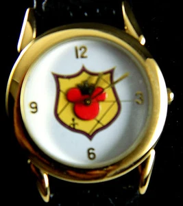 MICKEY MOUSE SHIELD UHR / GOLDFARBENES GEHÄUSE UND ZIFFERN / LEDERBAND - Bild 1 von 6