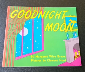 GOODNIGHT MOON. BY MARGARET WISE BROWN. 1982 SCHOLASTIC EDITION PAPERBACK BOOK - Picture 1 of 5