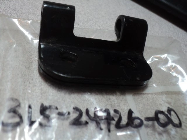 1972-76 YAMAHA DT AT CT DT125 ATMX SEAT BRACKET HINGE NOS OEM P/N 315-24726 - Image 1 of 1