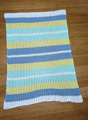 "Manta/lanzamiento de ganchillo afgano hecha a mano 36x53"" azul menta blanco y amarillo" Foto 1 de 4