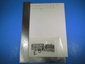 Foto vintage en blanco y negro Dailey Brothers vagones de circo en Field Doug Autry S5038 - Imagen 1 de 2