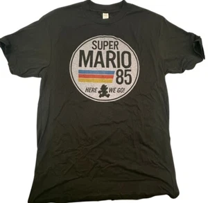 Maglietta Super Mario 85 ""Here We Go"" nera con licenza ufficiale da uomo grande grafica NUOVA - Foto 1 di 3