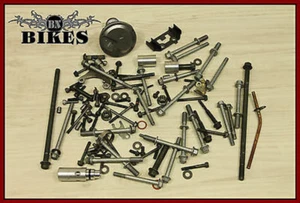 YAMAHA YZF-R6 R6 RJ03 99-02 - Tornillos de motor y tuercas tornillos de culata - Imagen 1 de 1