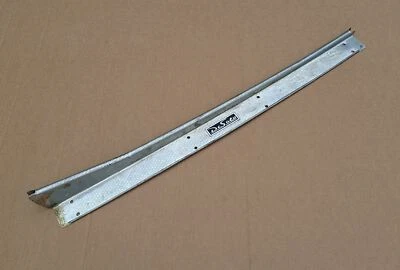 DeSoto S8 1941 Deluxe personalizado nuevo en stock MoPar puerta delantera izquierda umbral placa de desgaste Foto 1 de 4