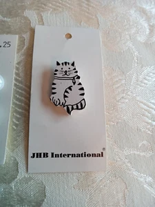 Vintage JHB 1 1/4" Black White Kitty Cat Wood  Shank Button New on Card 50961 - Picture 1 of 1