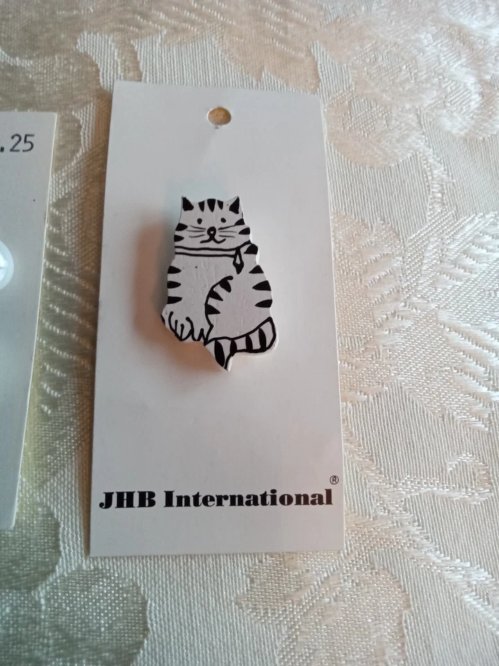 Vintage JHB 1 1/4" Black White Kitty Cat Wood  Shank Button New on Card 50961 - Image 1 of 1