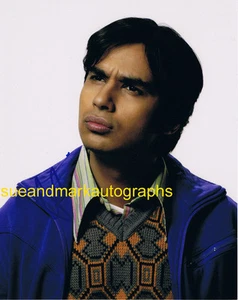 Autógrafo pose silenciosa The Big Bang Theory Kunal Nayyar Raj Koothrappali UACC 96 - Imagen 1 de 1