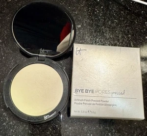 IT Cosmetics Bye Bye Pores Translucent Airbrush Finish Pressed Powder - NIB - Picture 1 of 13