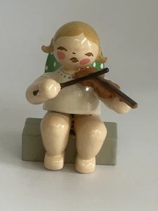 412/25 Sitzender Engel mit Violine Geige von Wendt und Kühn Erzgebirge - Picture 1 of 5