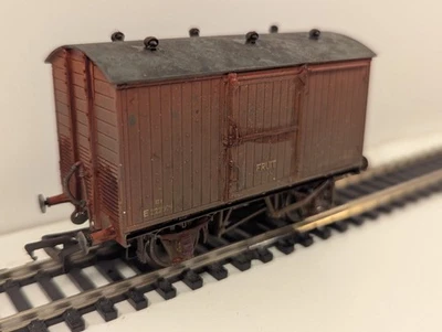 Bachmann Branchline 12-Ton Fruit Van – OO Gauge - Image 1 of 4