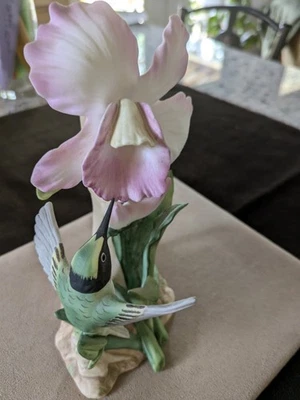 Vintage 1985 Homco Masterpiece Bone China Hummingbird pink Iris Shades Of Pink - Image 1 of 4