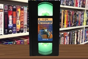 Goosebumps Book: Werewolf Skin VHS Lamp + Remote - Picture 1 of 2