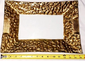 Bandeja MCM dorada con hoyuelos pesados texturizada Hollywood Regency reverso pintado a mano de colección - Imagen 1 de 7