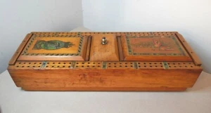 ANTIQUE AUSTRALIANA FOLK ART WOOD CRIBBAGE CARD GAME BOX  R - Picture 1 of 9