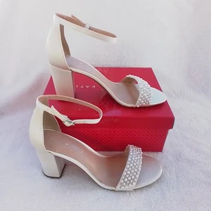 Size 9.5 Women's Kelly & Katie Hildie-X Gold Block Heel Open Toe Sandals - Picture 1 of 8