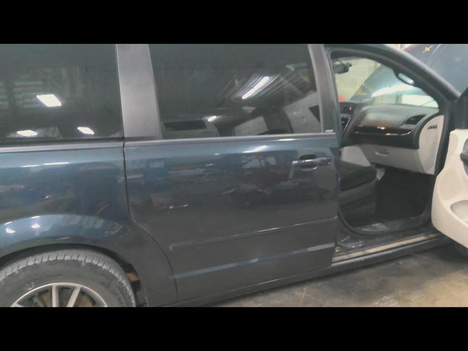 Used Rear Right Door Assembly Rear Side fits: 2014 Dodge Caravan Passenger Van R Foto 1 de 4