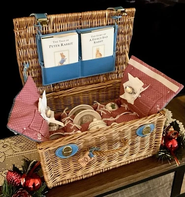 Raro JUEGO DE TÉ WEDGWOOD B. Potter PETER RABBIT 10 piezas en cesta de picnic Thomas Swain Foto 1 de 4