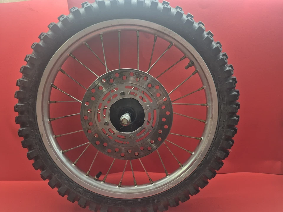  Conjunto de buje y eje de rueda delantera y neumático Honda CR80 1996-2002 17 pulgadas Foto 1 de 4