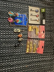 Lotto ciondoli gioielli in metallo vari - Foto 1 di 13