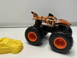 Hot Wheels Monster tiger shark Giant Wheels Diecast 1:64 - (B6) - Picture 1 of 5