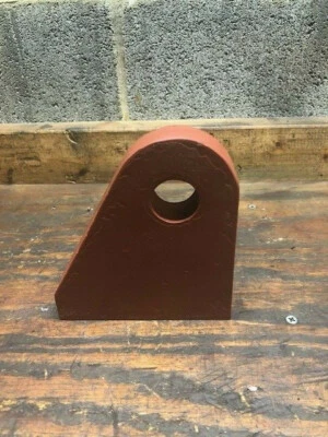 Log Splitter Rear Hydraulic cylinder mount. 1-1/4" Hole  base to center 4" - Image 1 of 4