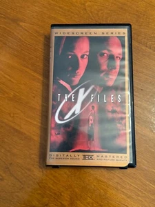 The X-Files Fight the Future VHS Movie Widescreen THX Video Tape Clamshell Case - Foto 1 di 8