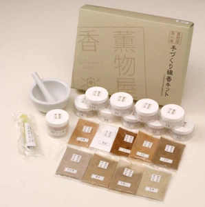 Nihonga Beginner Kit – Sakura Edition | Iwa-enogu Pigments & Brushes Japan Set - Picture 1 of 3