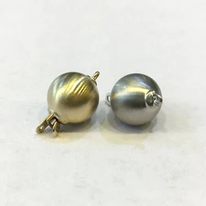 One lovely 14K gold matt ball safety clasp - Bild 1 von 3