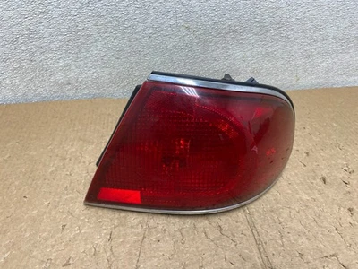 Luz trasera lateral derecha pasajero Buick Lesabre 2000 a 2005 OEM V3793 DW Foto 1 de 4