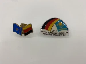 Kasachstan - Deutschland Flaggen 2 Anstecker Anstecknadel Fahne Flagge NEU - Bild 1 von 3