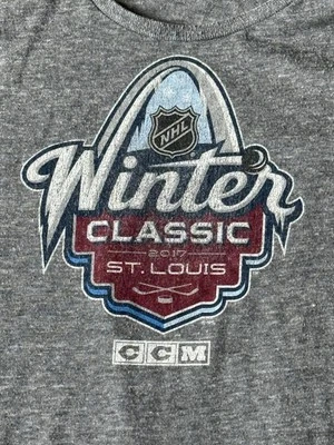 2017 Winter Classic CCM T-shirt XL St. Louis Blues Blackhawks NHL Soft Retro - Image 1 of 4