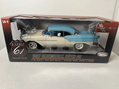 HIGHWAY 61 1/18 SCALE 1957 OLDSMOBILE SUPER 88 DIECAST! WHITE/BLUE! NEW IN BOX! - Изображение 1 из 4