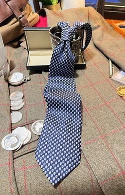 MEETING STREET 100% SILK TIE BLUE & SILVER GEO OVALA 59”X 3.5 - Image 1 of 4