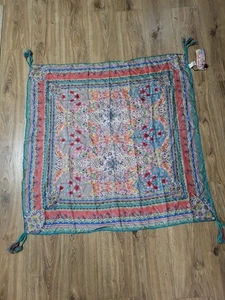 Sciarpa Johnny Was 100% seta stampa floreale con nappe 42"x42" nuova con etichetta - Foto 1 di 9