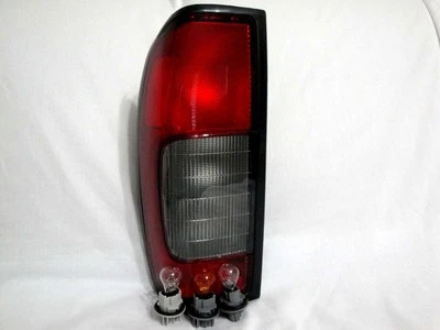 Lámpara de luz trasera con 3 bombillas lado del conductor para Frontier 2002-2004 Foto 1 de 2