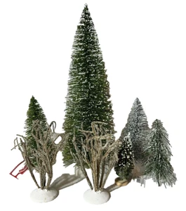Accesorios para casa con puntas nevadas verdes de Christmas Village - pino - 2 arbustos - Imagen 1 de 5
