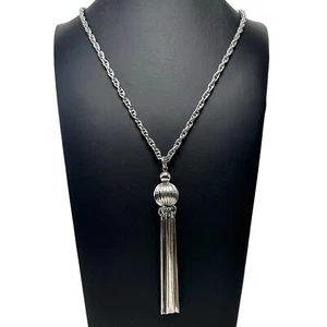 Collar colgante borla tono plata vintage - Imagen 1 de 9